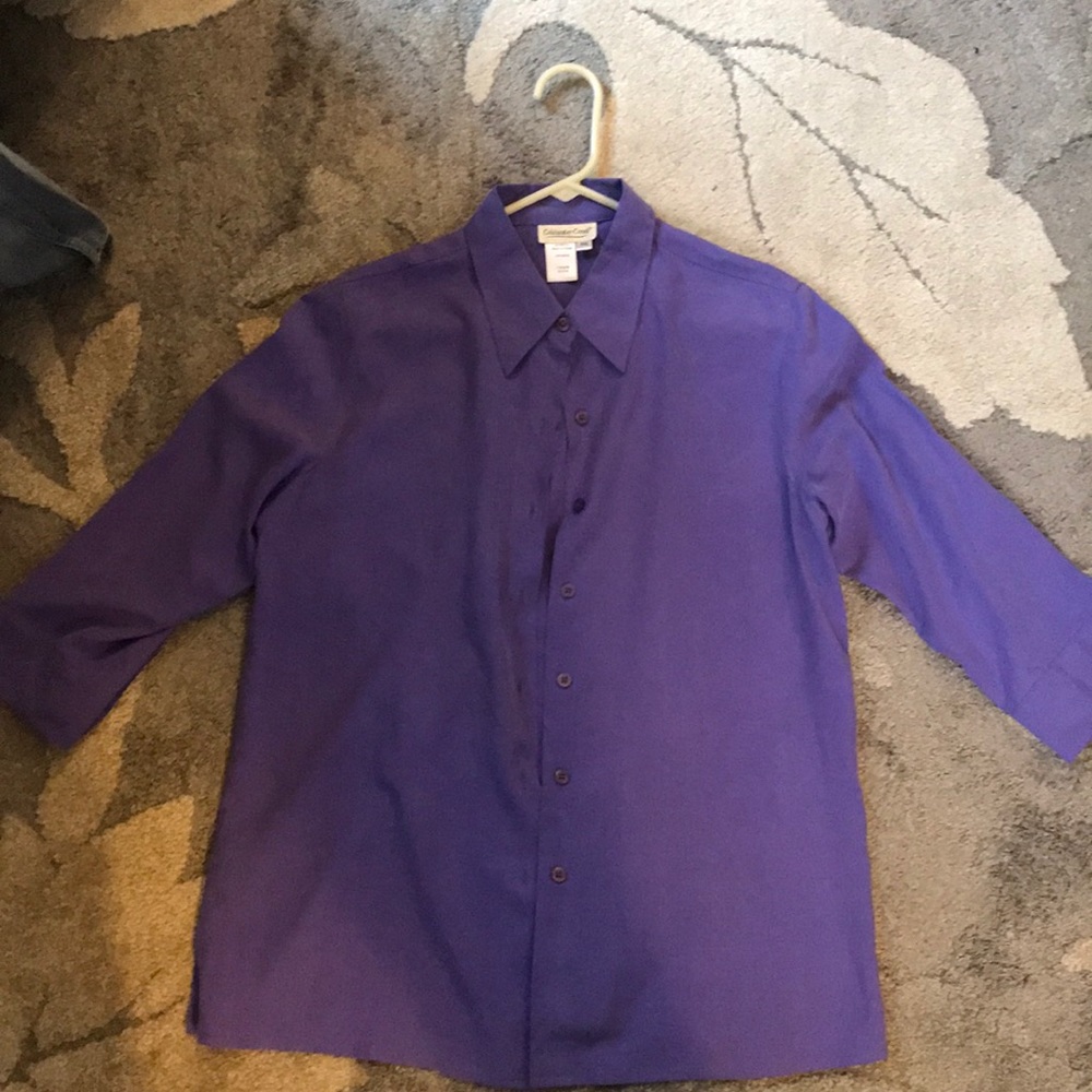 Women’s longs sleeve button down shirt